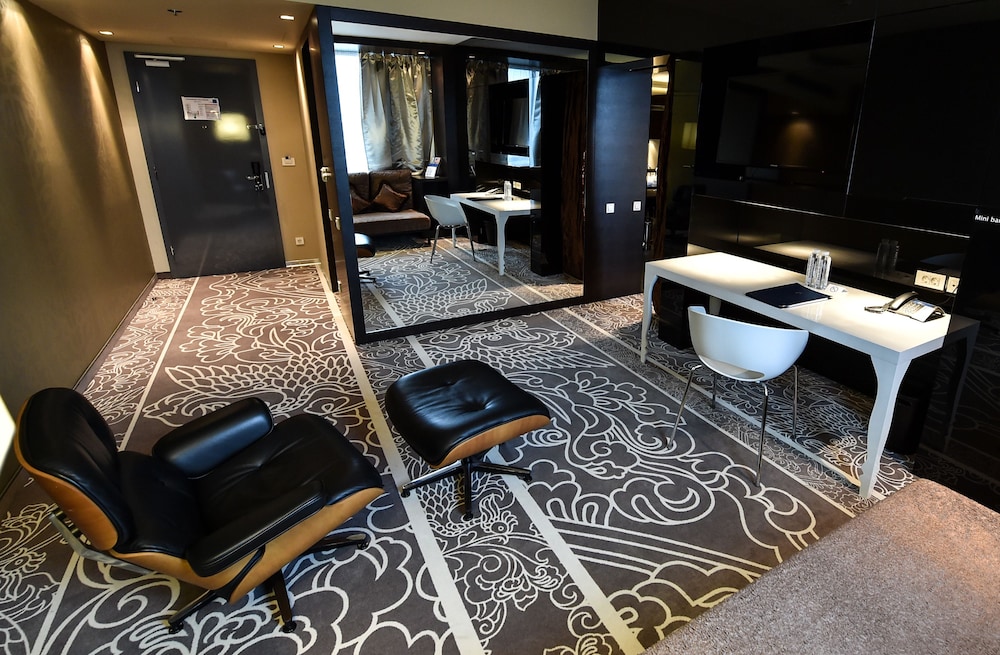 Zijin Hotel 55/74