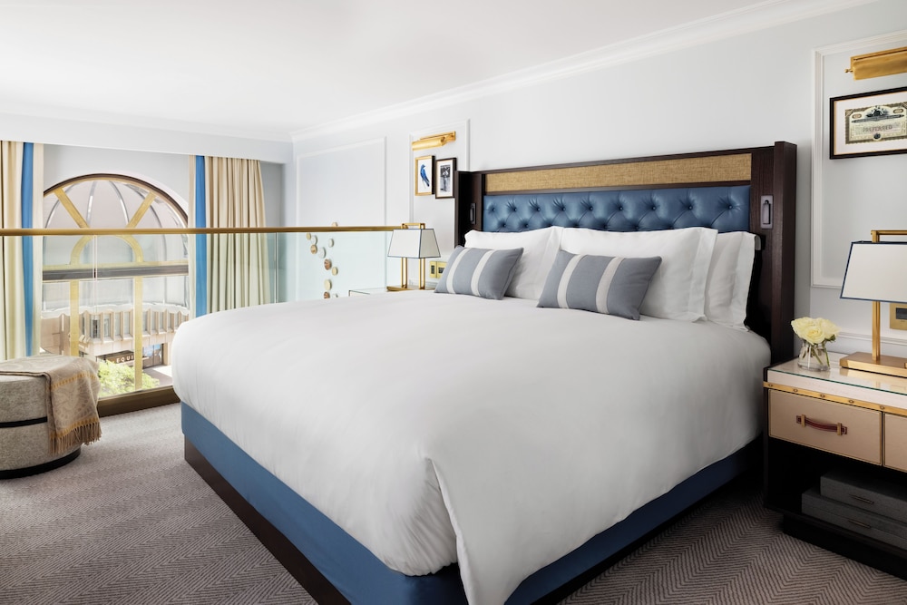 Loft, Executive, Suite, King Bed, Sofa