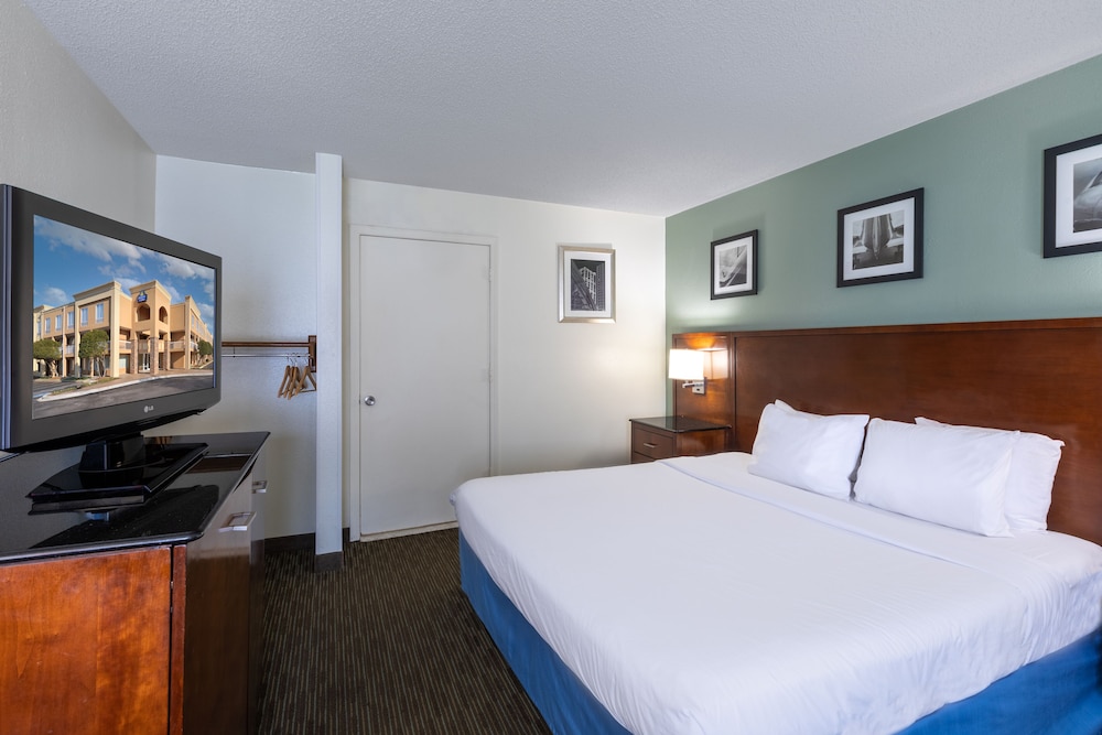 Days Inn by Wyndham Greenville SC 5/23