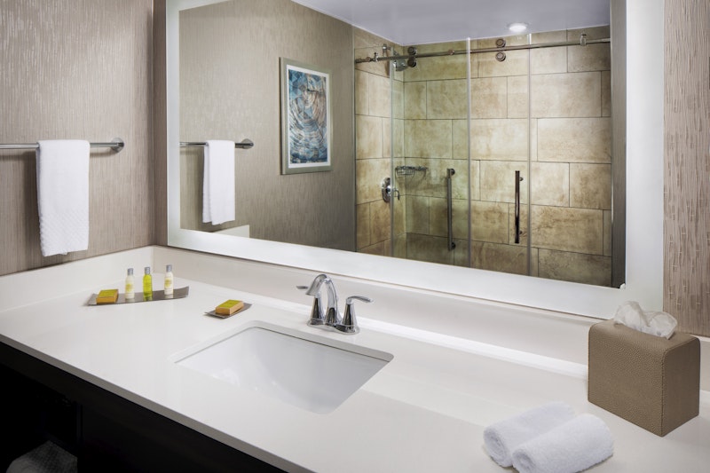 DoubleTree by Hilton Nashua 32/33