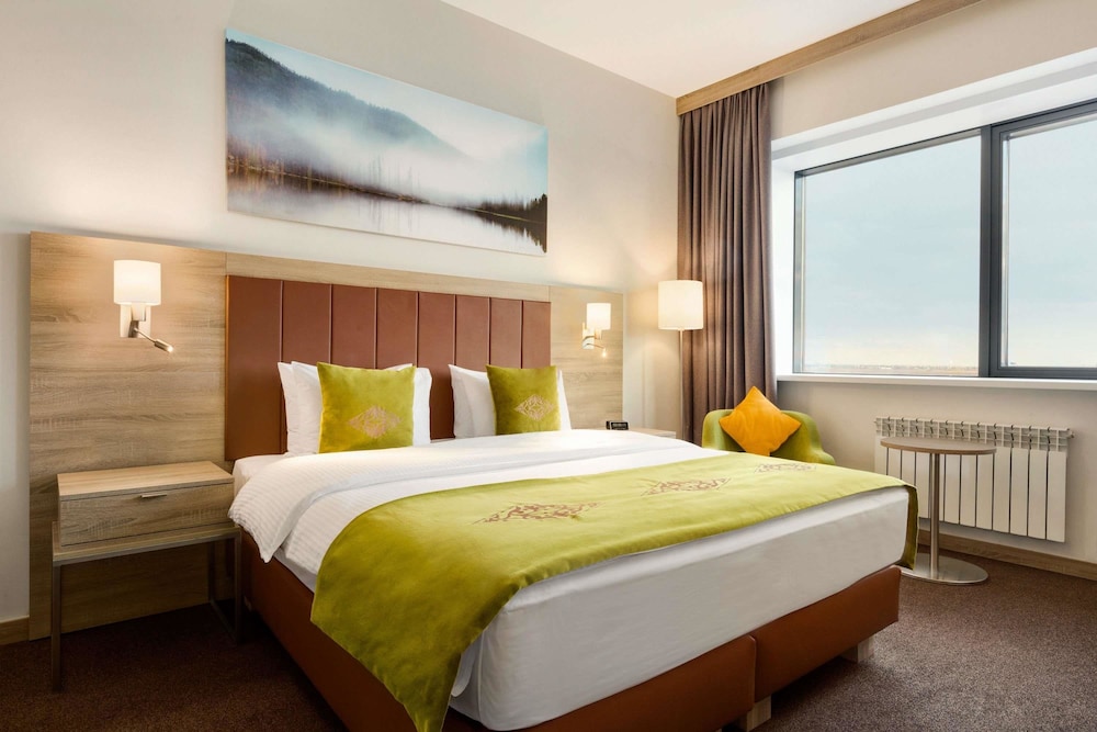 BUSINESS, SUITE, KING BED