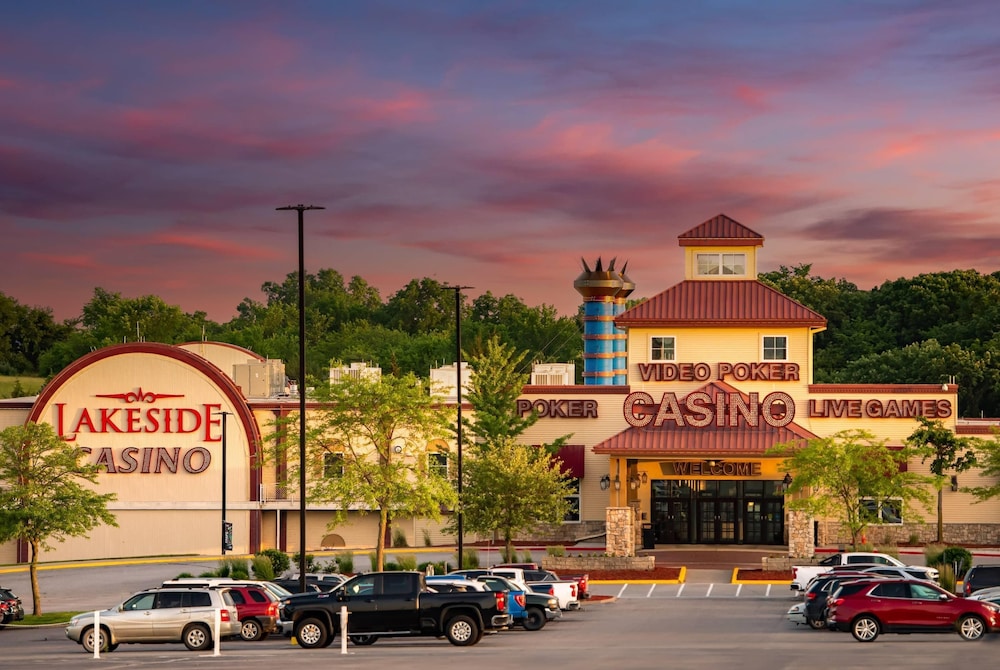 Lakeside Hotel Casino, a Travelodge by Wyndham 50/52