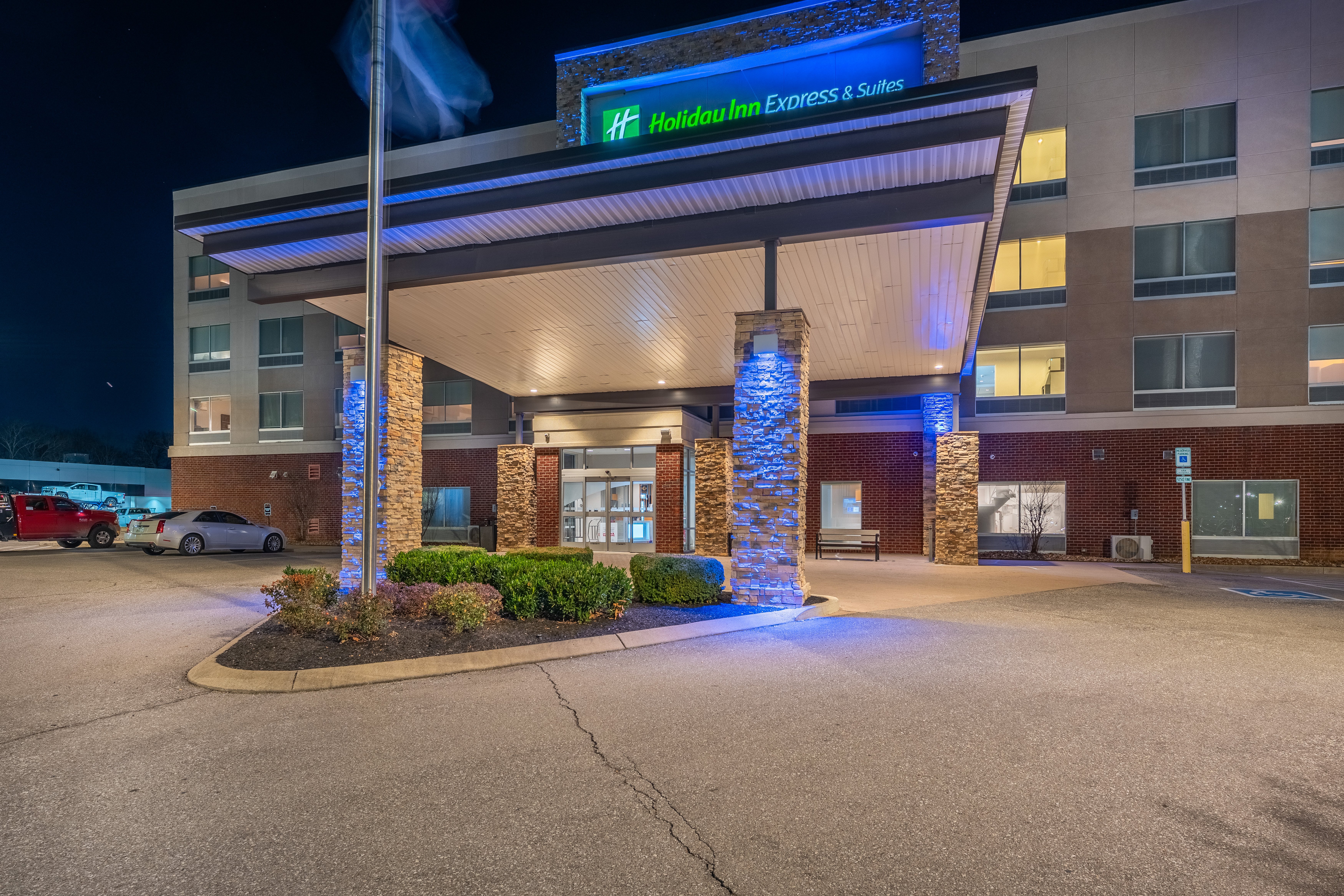 Holiday Inn Express Suites Nashville North Springfield 8/77