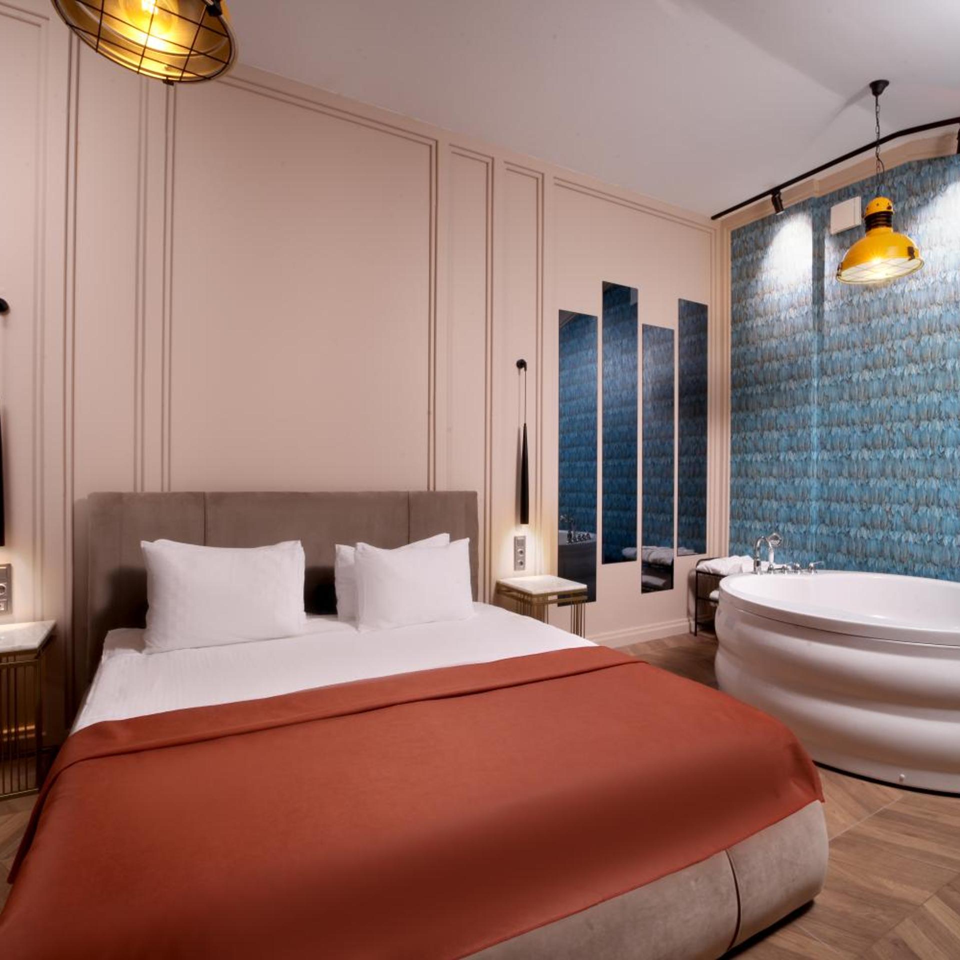 Suite, King Bed, Hot Tub