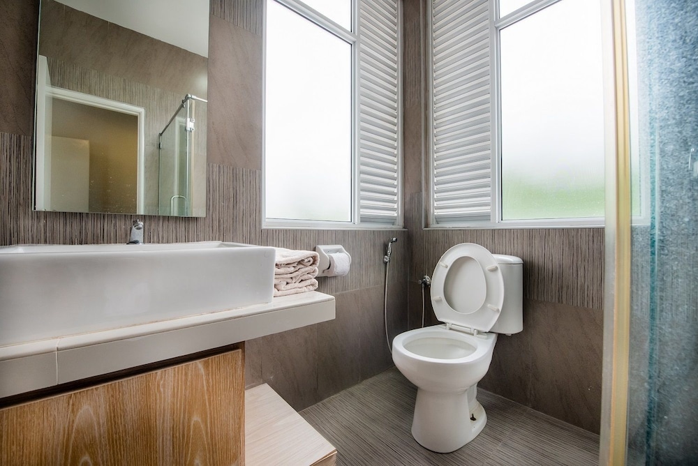 New Corner Shamrock Beach Villas Seaview 56/58