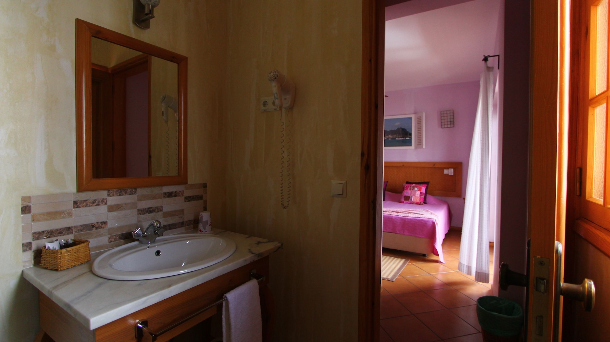Victorian, Double and Twin Beds, Balcony، Kiras Boutique Hotel 3/4