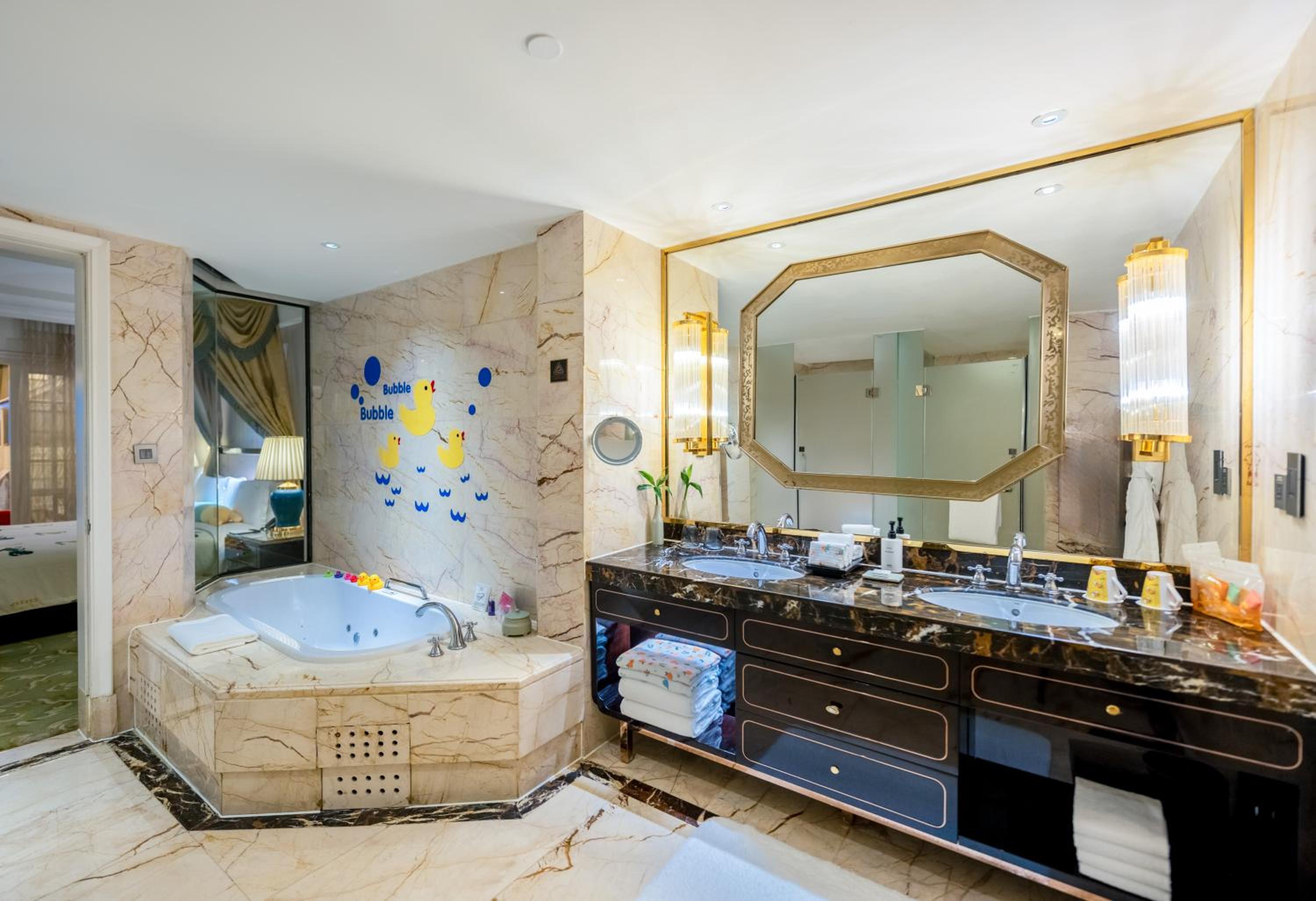 1 Bedroom, Kids Theme, Suite, King Bed, Bunk Bed, Courtyard View