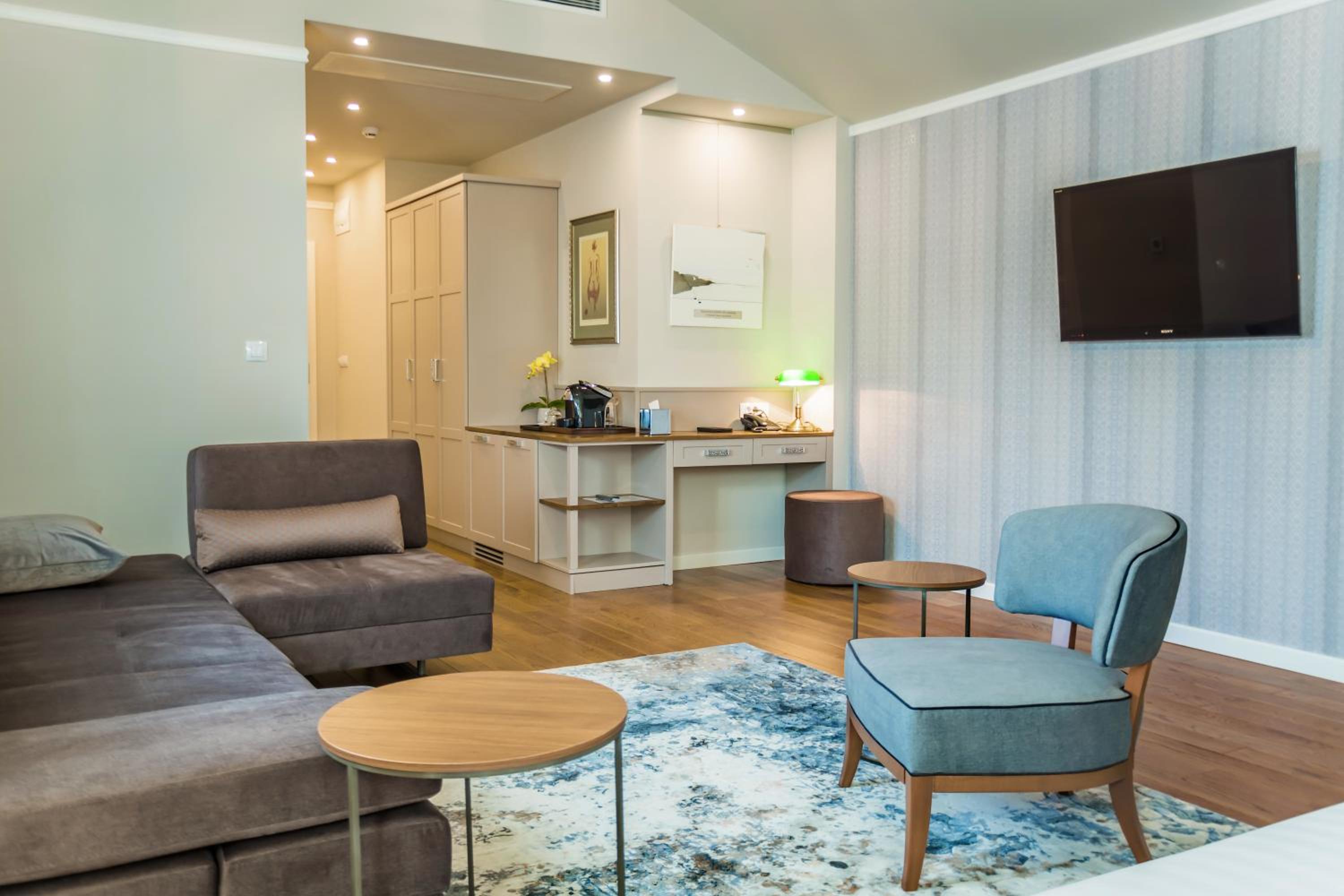 BOUTIQUE HOTEL PROMENADE 41/50