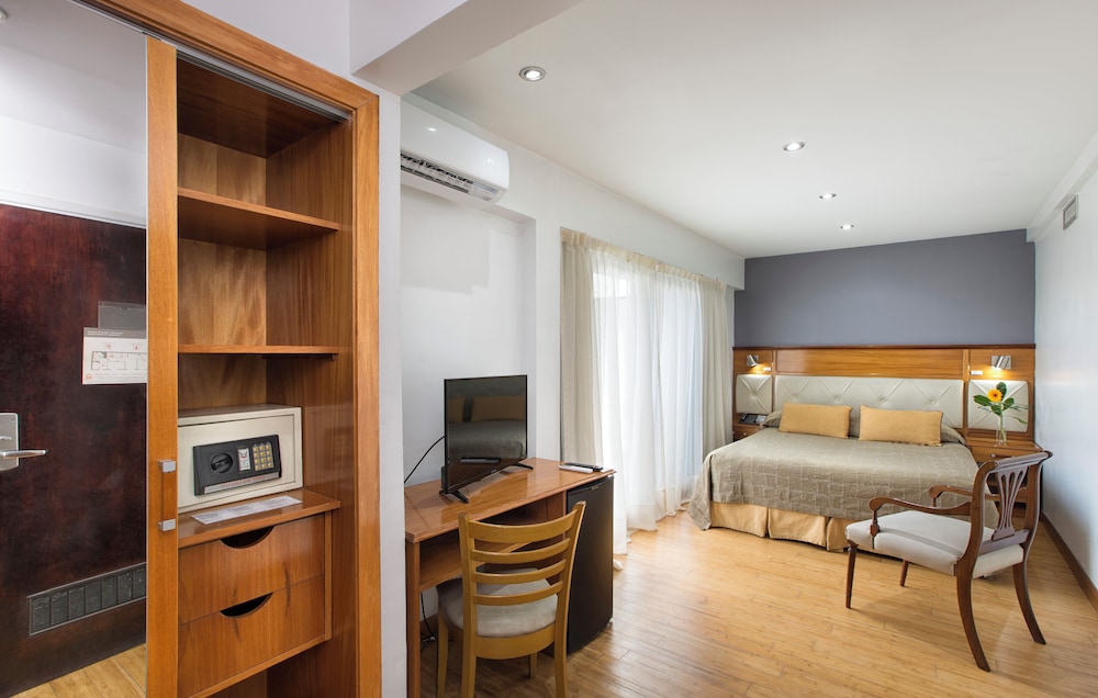 Embajador Hotel 18/55