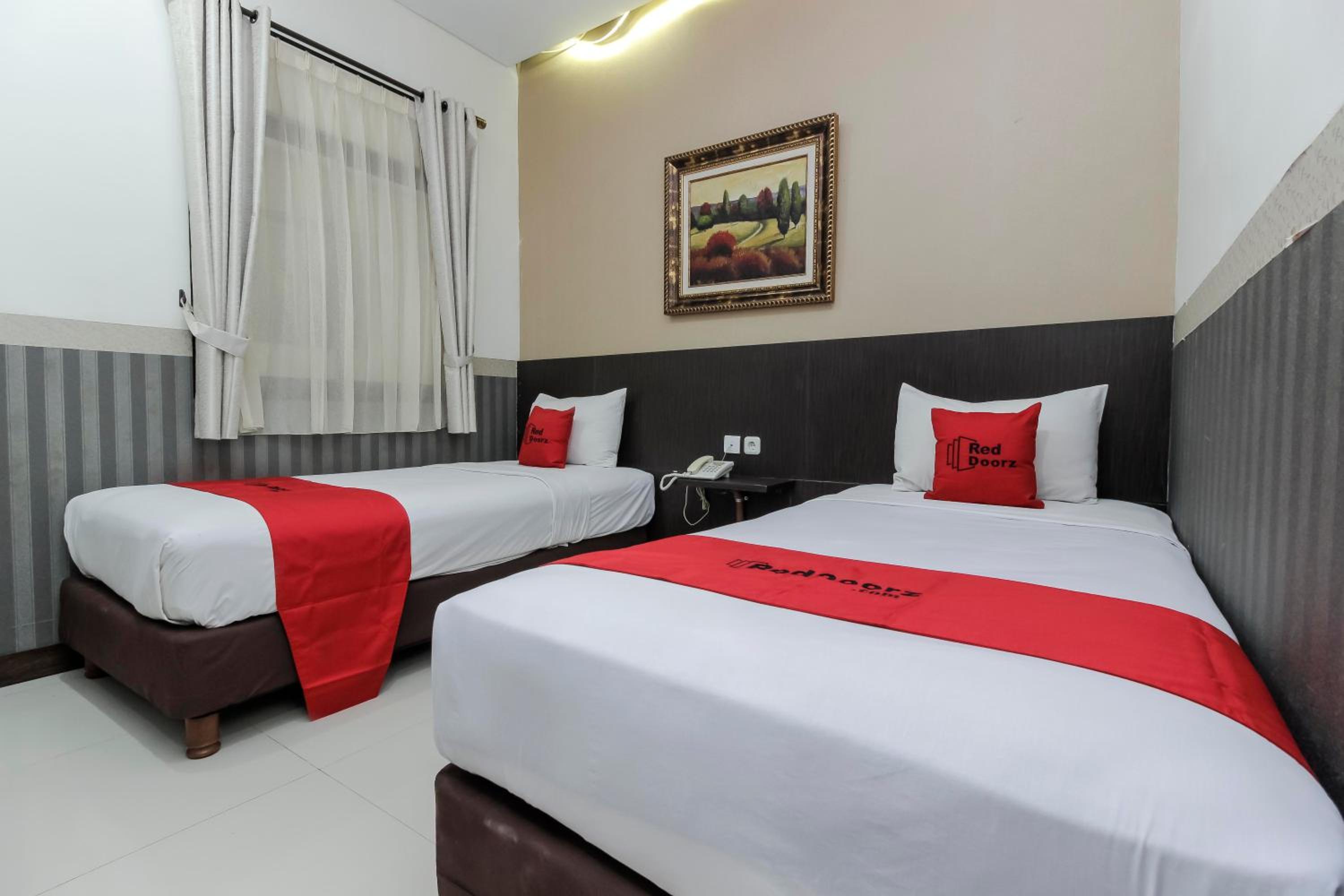 Reddoorz Plus @ Tuparev Cirebon 21/62