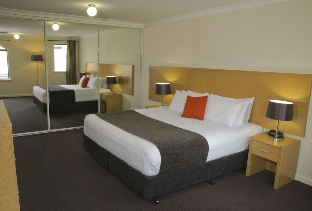 Country Comfort Perth 20/74