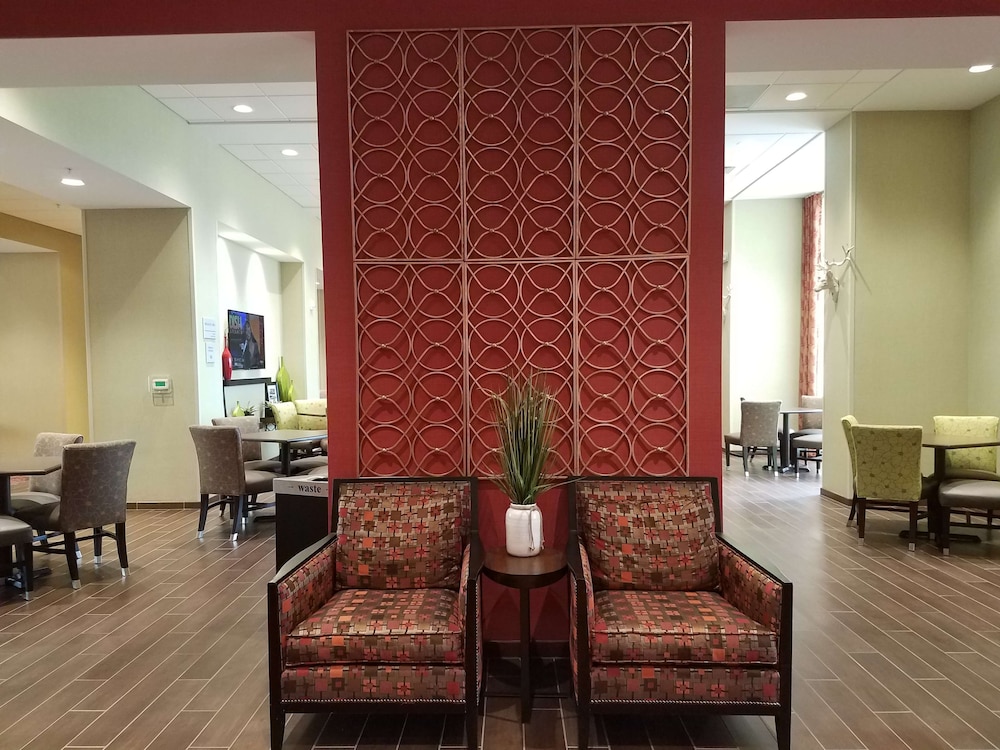 Hampton Inn & Suites Boone 51/55