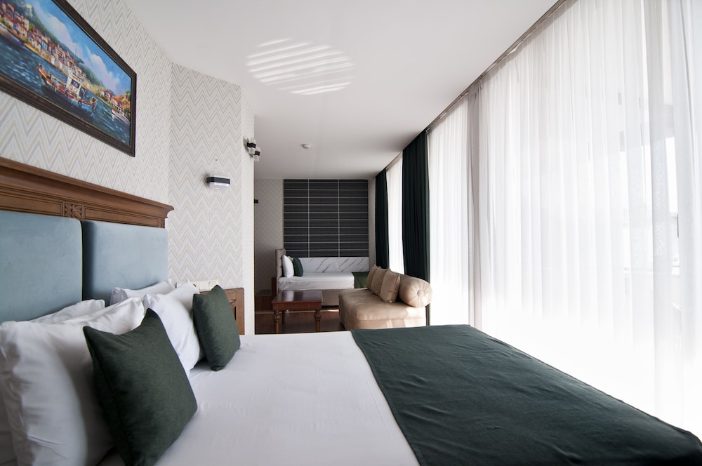 SUPERIOR, SUITE, SEA VIEW