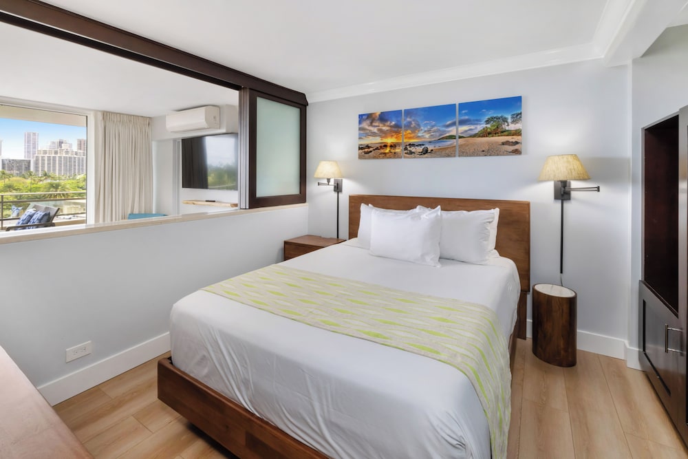 Regency on Beachwalk Waikiki by OUTRIGGER 17/50