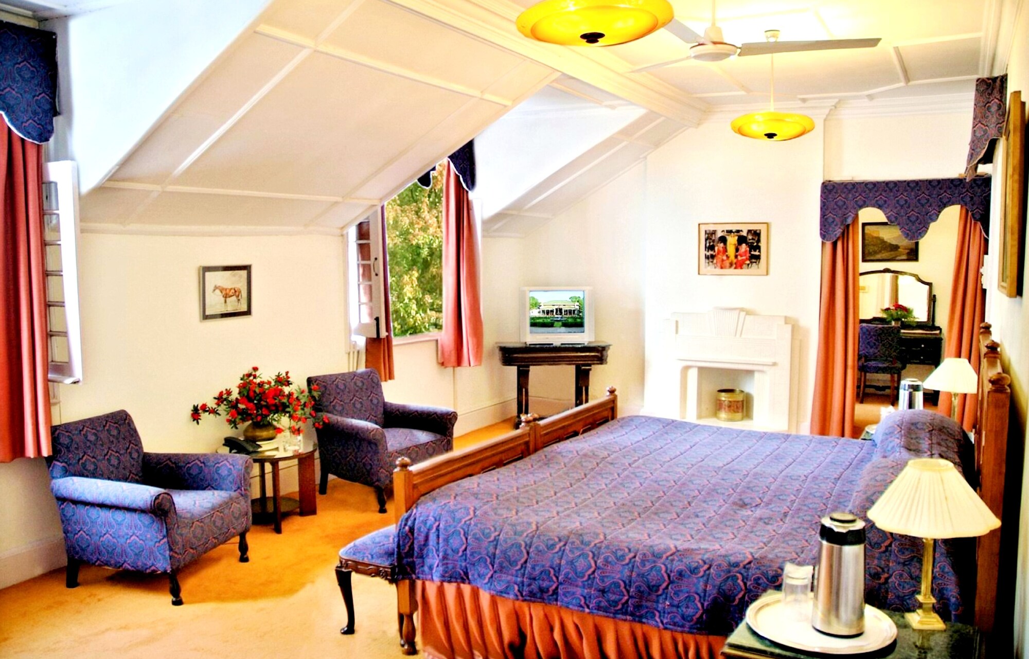 Heritage, Suite, Queen Bed