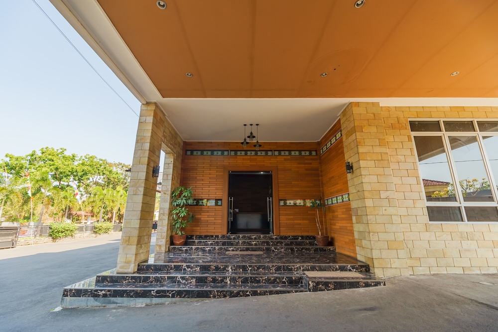 RedDoorz Resort Premium @ Sangkan Hurip Kuningan 2/49