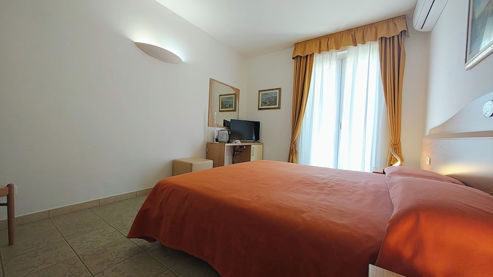 Hotel Villa Smeraldo 12/44
