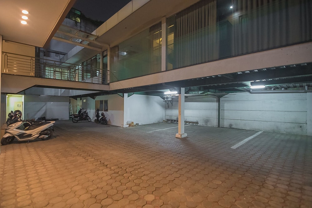 RedDoorz Premium near Paris Van Java Mall 13/26