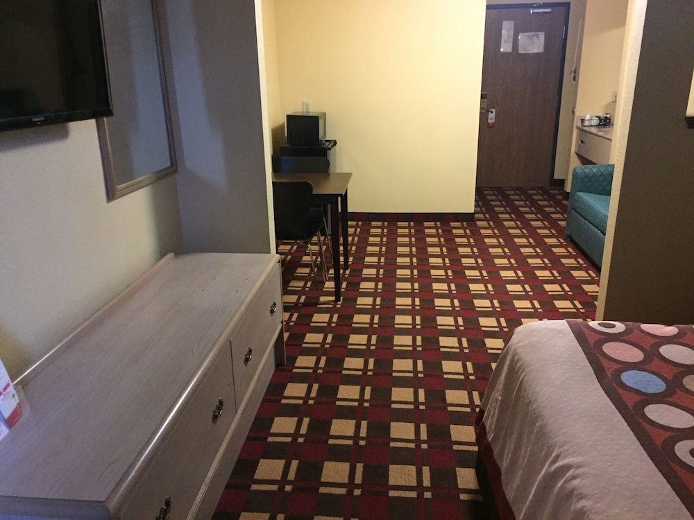 Super 8 By Wyndham Martinsville 17/30