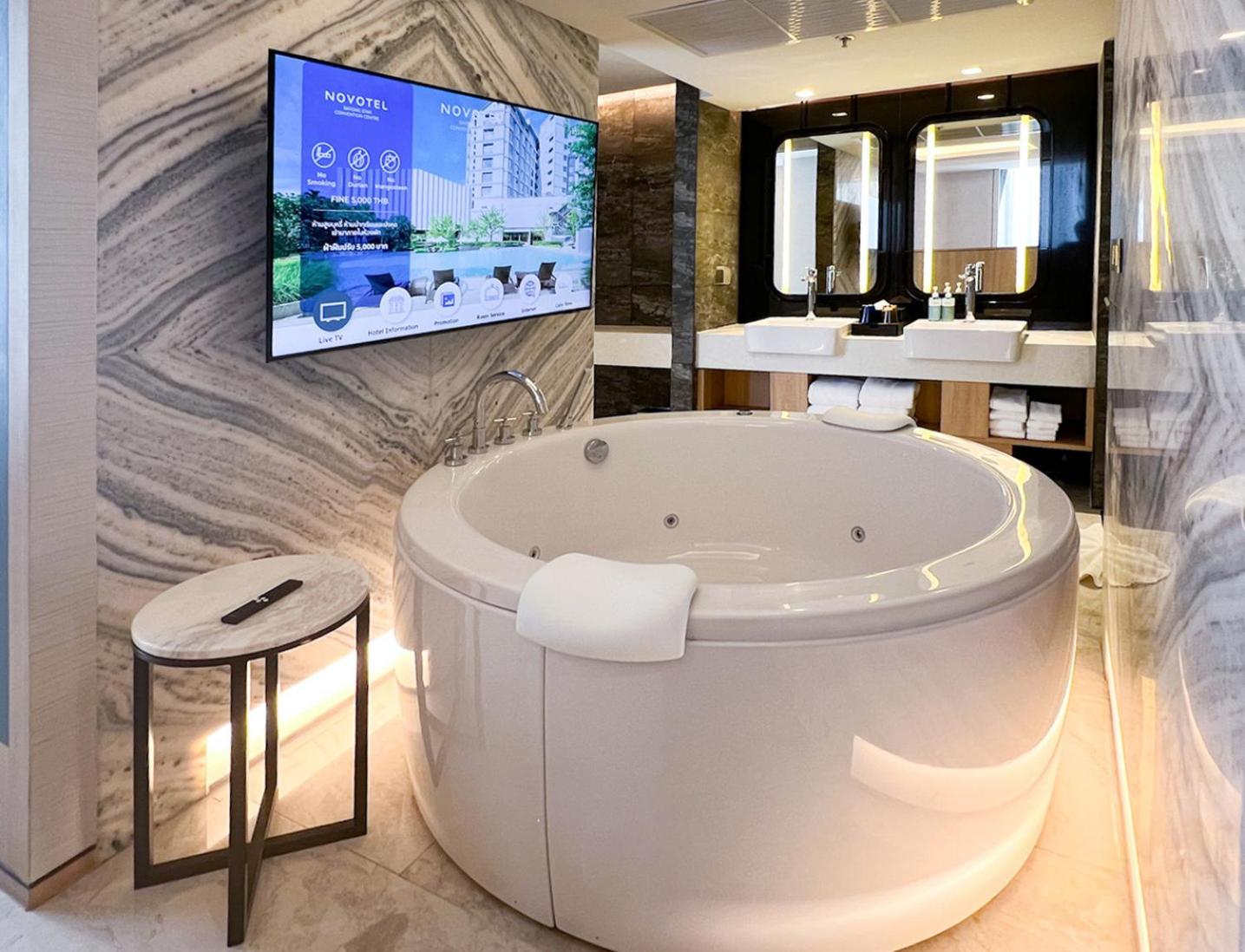 جناح تنفيذي بسرير كينج مع دخول الصالة، Novotel Rayong Star Convention Centre 10/10