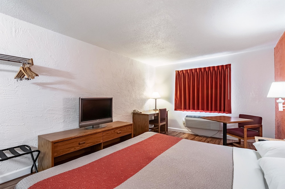 Motel6 Naperville, IL 25/44