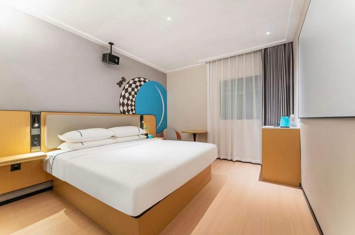 Business, Cinema, King Bed