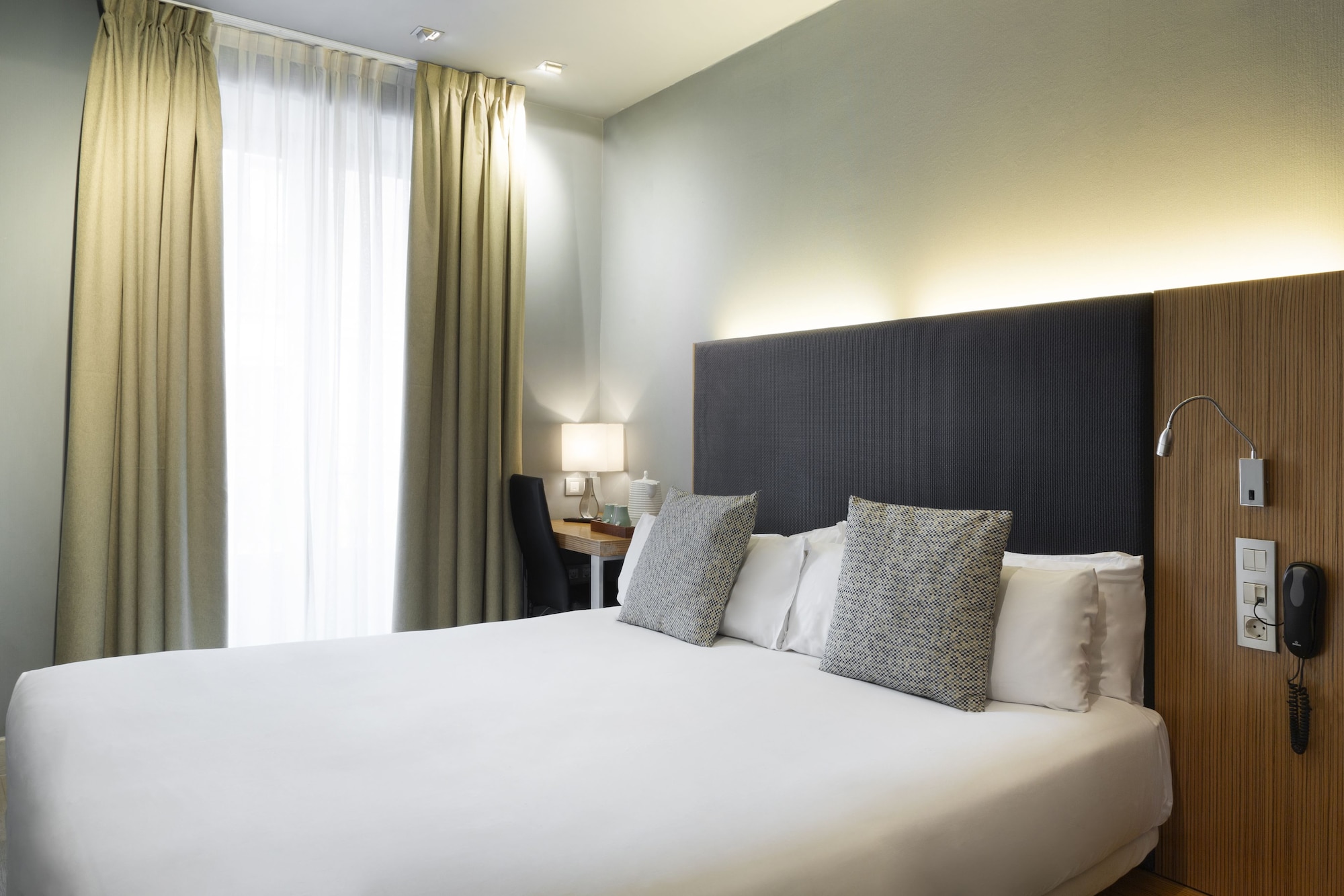 STANDARD, DOUBLE BED
