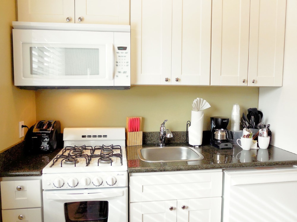 Sea Breeze Inn And Cottages 75/75