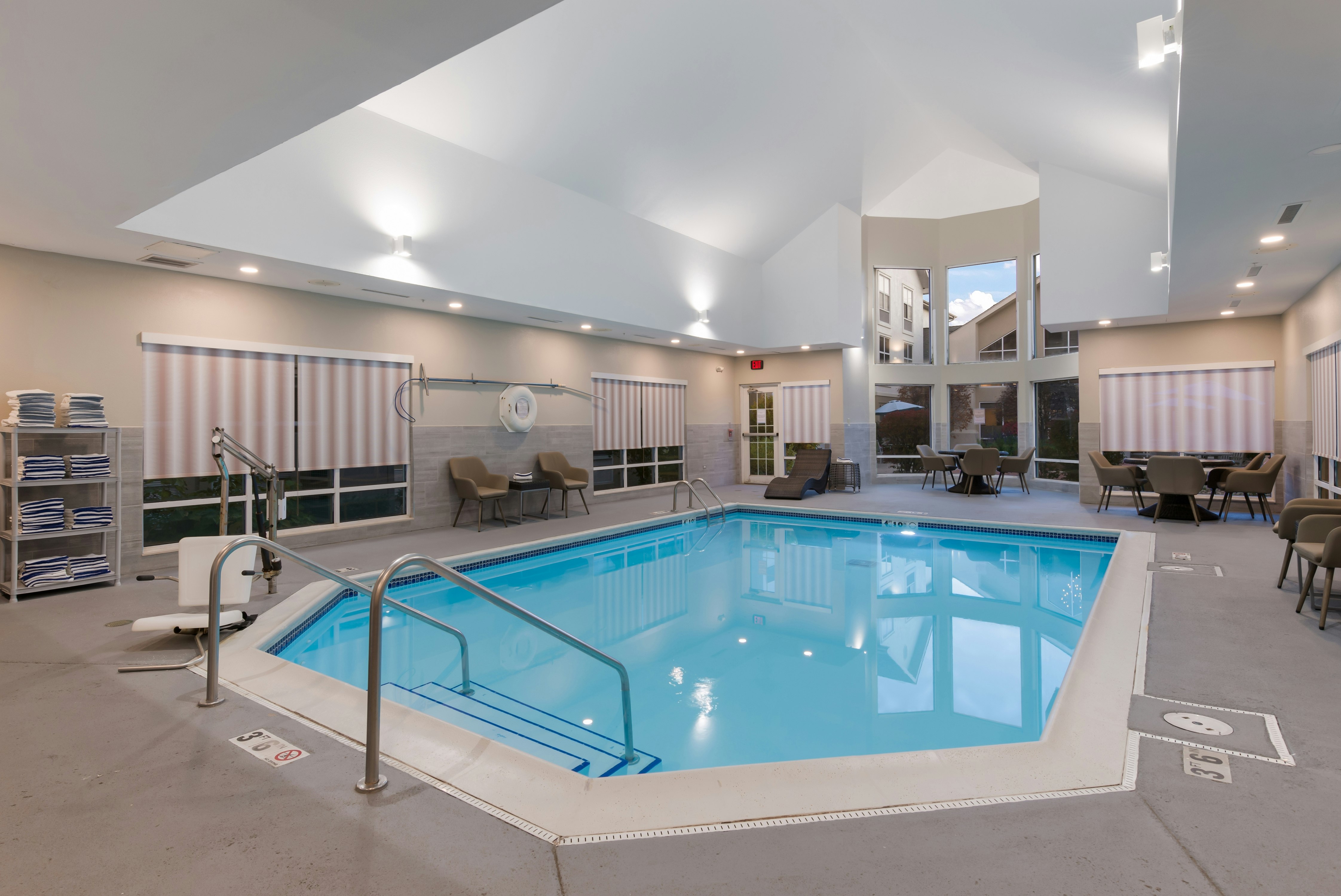 Hampton Inn Suites Chicagohoff 34/52