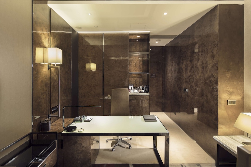 Hilton Guangzhou Tianhe 12/79