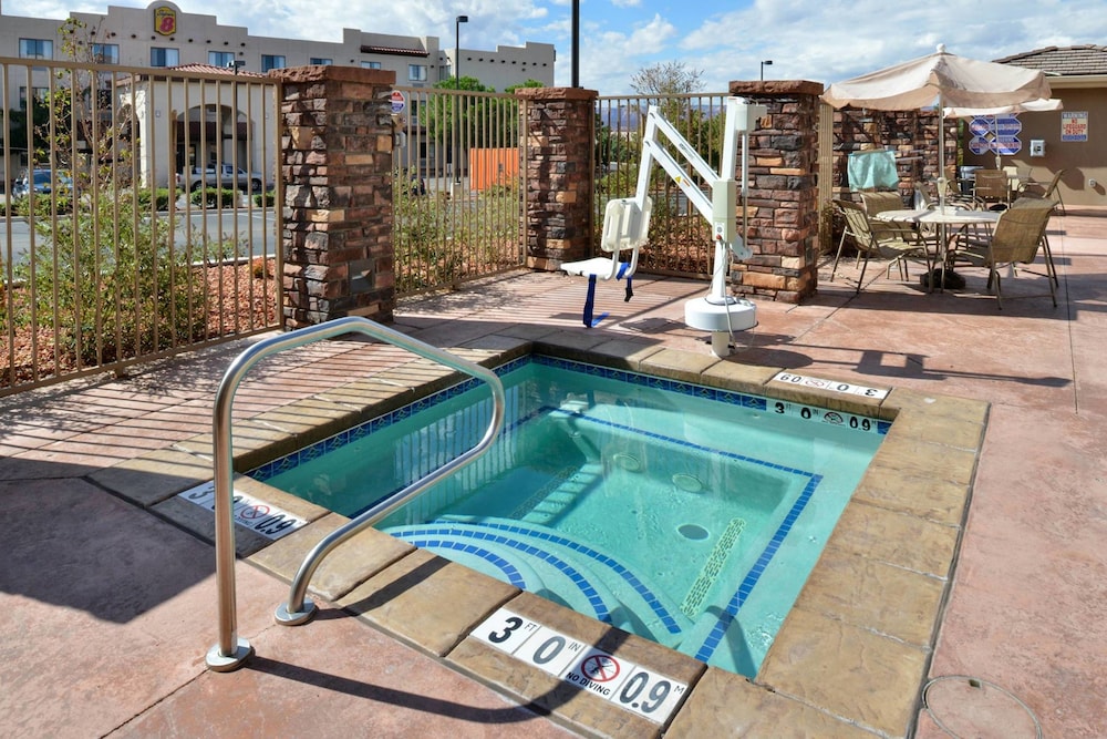 Holiday Inn Express & Suites Page - Lake Powell Area in PAGE - AZ