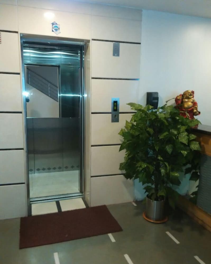 Hotel Basera, Pune