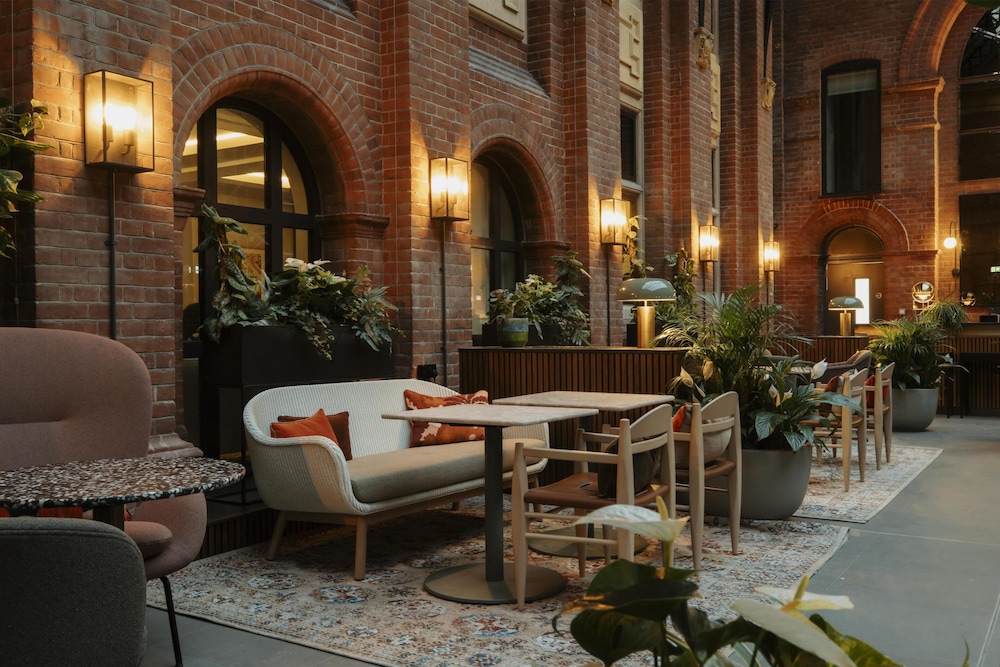 The Hobson Cambridge by Adina 6/44