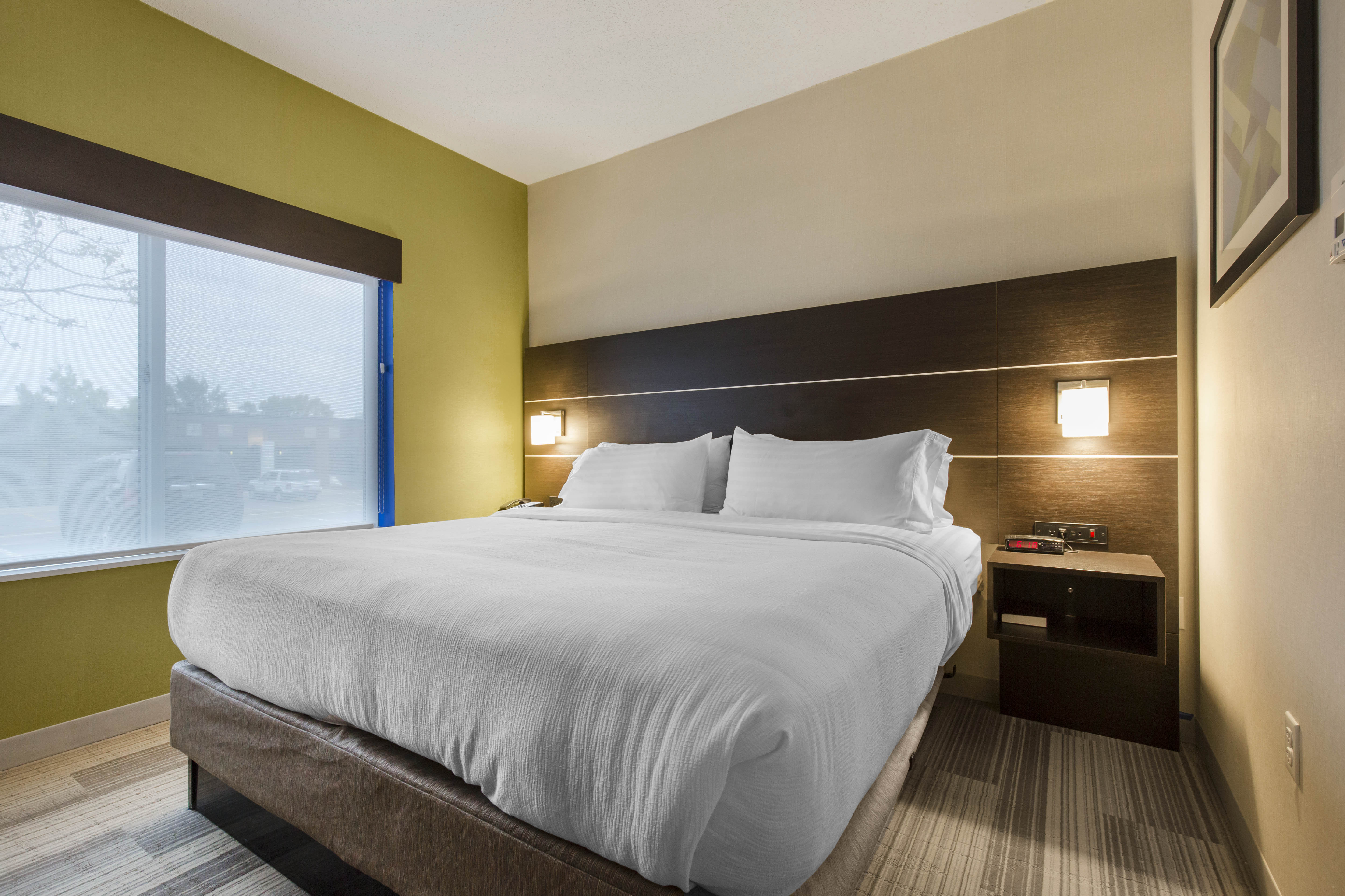Holiday Inn Express and Suites Chicago West St Charles an IHG Hotel 23/72