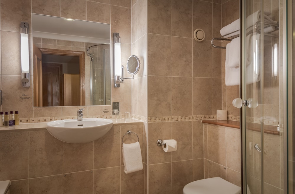 Hampshire Court Hotel & Spa 63/65