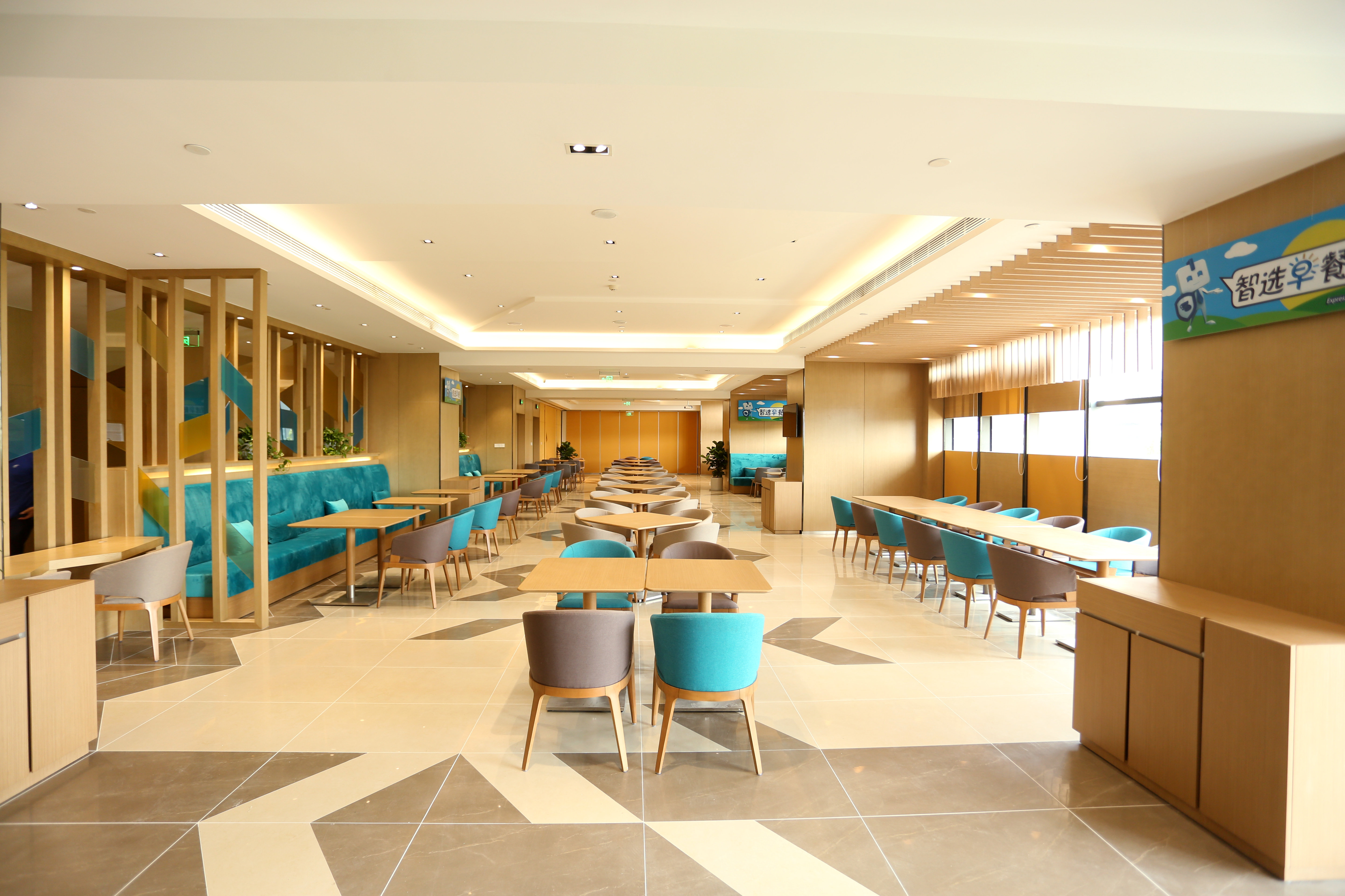 HOLIDAY INN EXPRESS ZHENGZHOU LONGZI LAKE 15/22