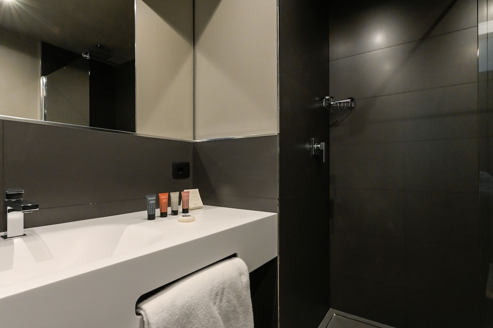 جناح جونيور بسرير كوين مع أريكة، Hotel Punta Tipa 3/3