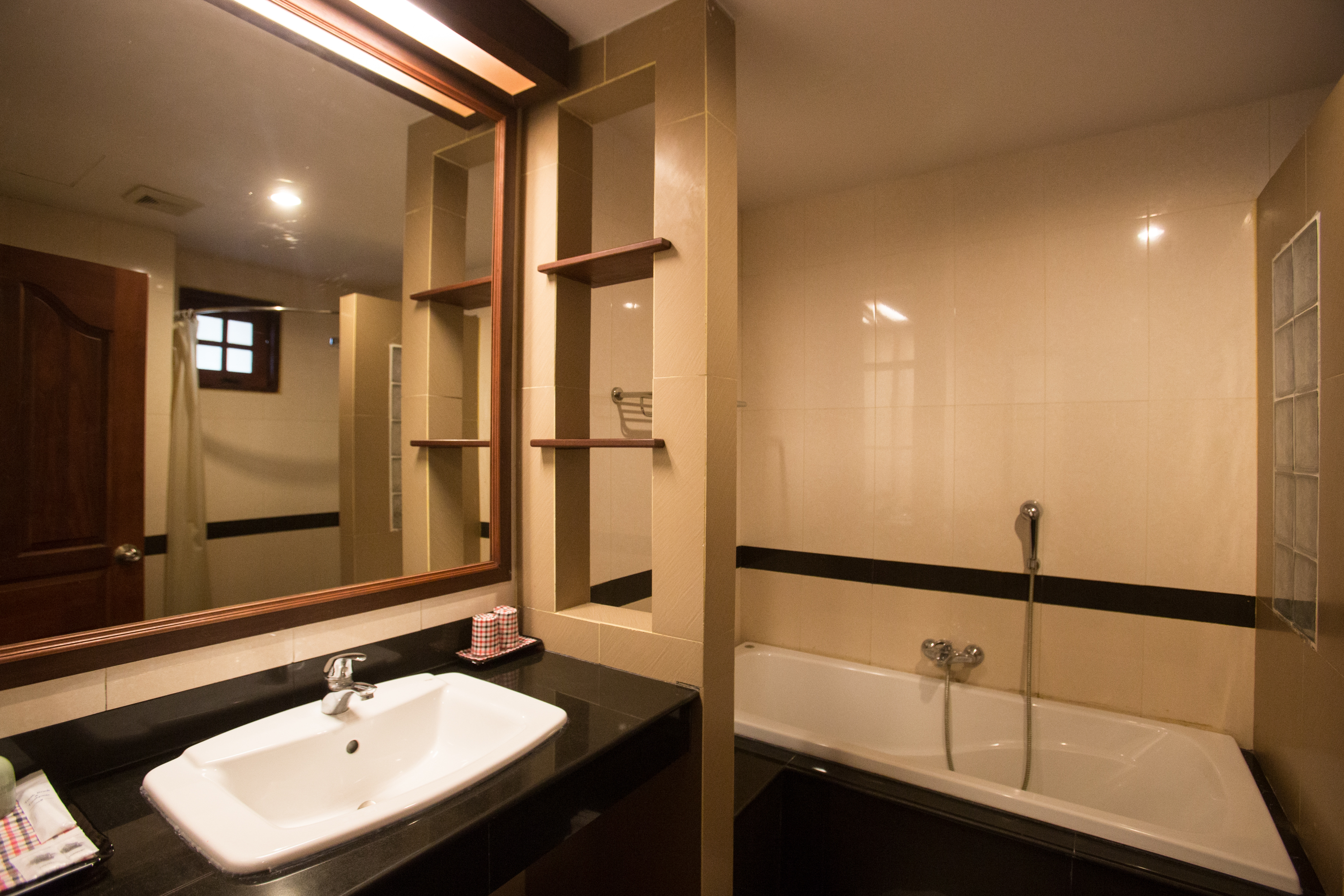 Hotel and Beach Bungalow at Lanta Resort 48/55