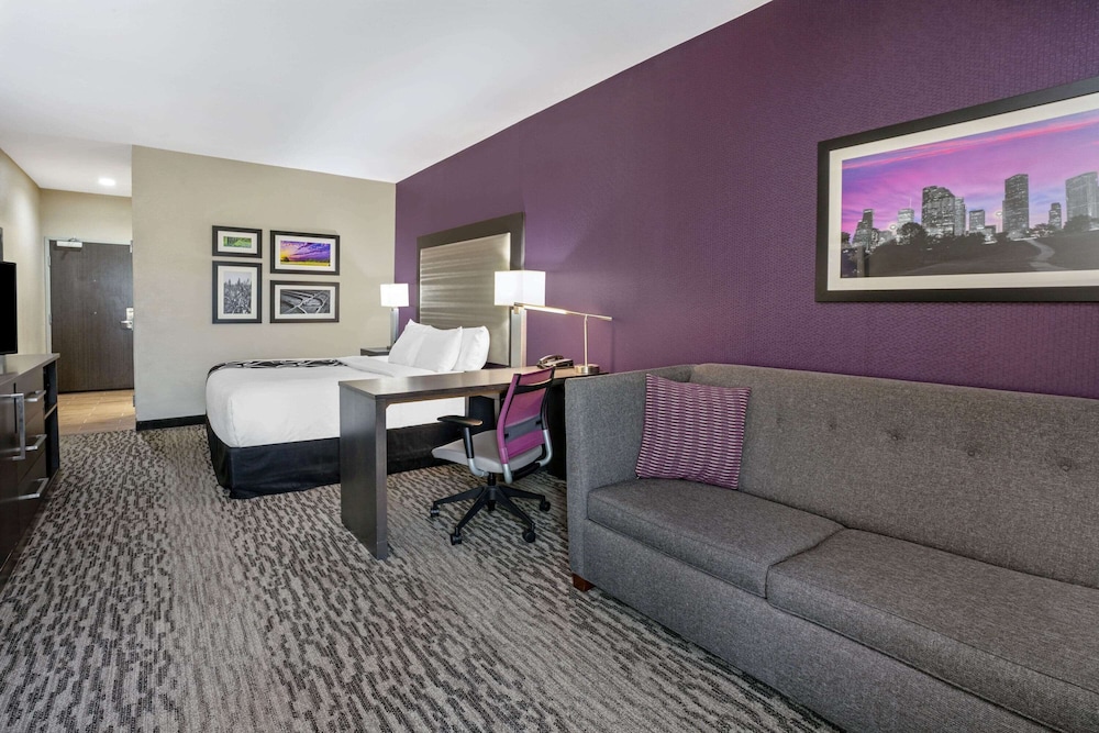 La Quinta Inn & Suites by Wyndham College Station South 39/64