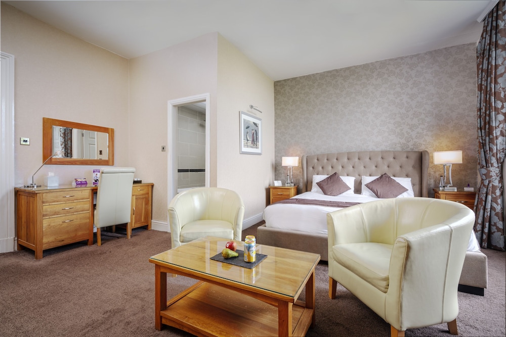 The Oaks Hotel 35/51