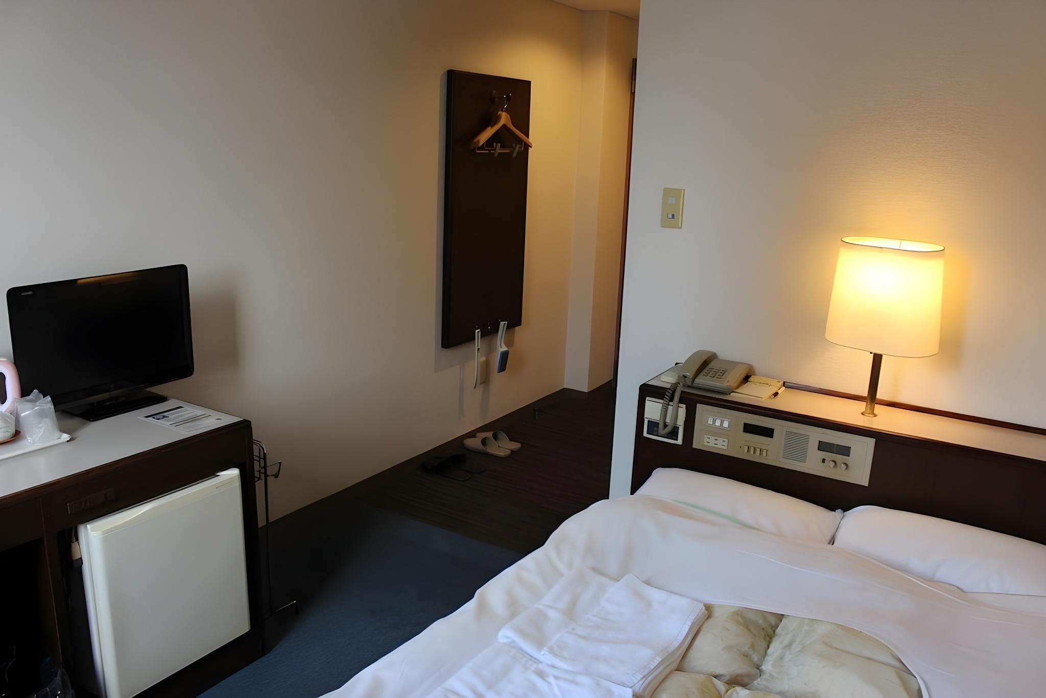 Semi Room, Semi Double Bed, Smoking