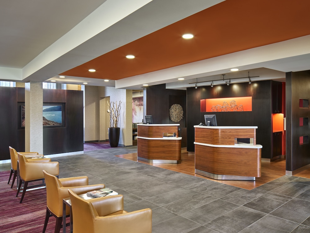 Lobby at Courtyard by Marriott Philadelphia Langhorne, LANGHORNE - PA