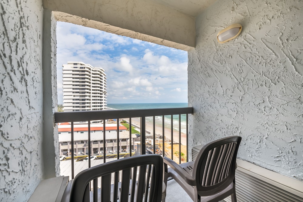 Tropical Winds Resort 33/50