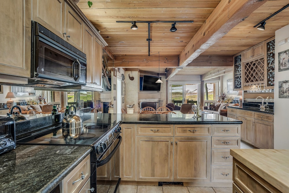 Laurelwood A Destination Residence 63/76