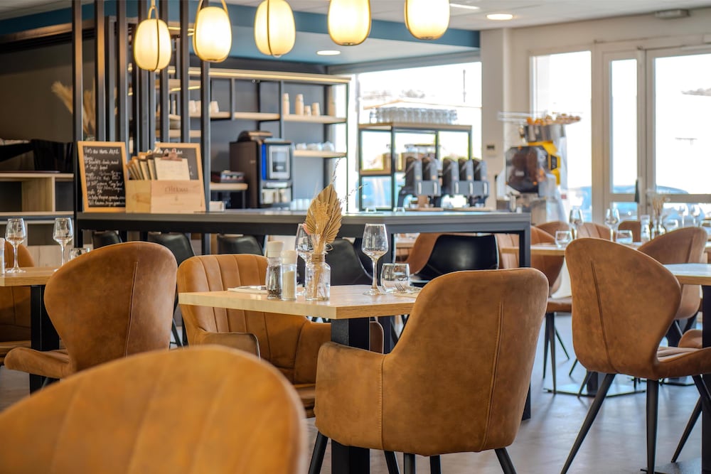 restaurant cafeteria