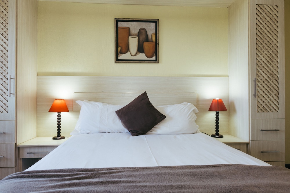 3 Bedrooms, Suite, 2 Double and Twin Beds، Splendid Inn Port Edward Ex Premier Hotel Edwardian 2/10