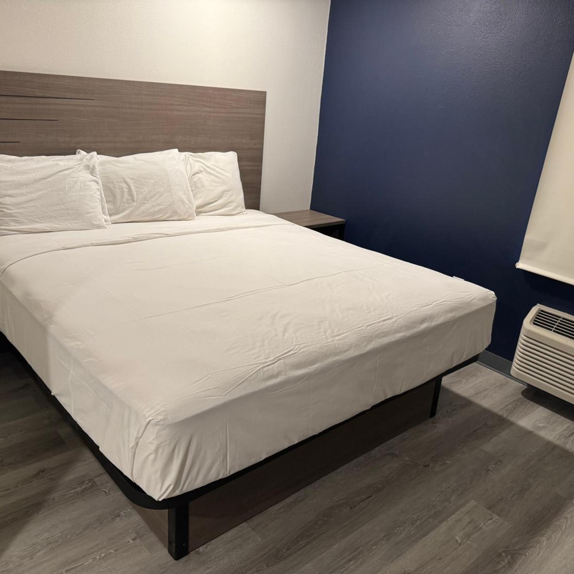 Studio, King Bed