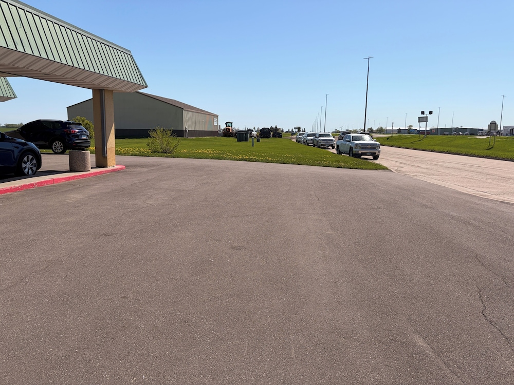 East Grand Inn Grand Forks ND I 29 56/64