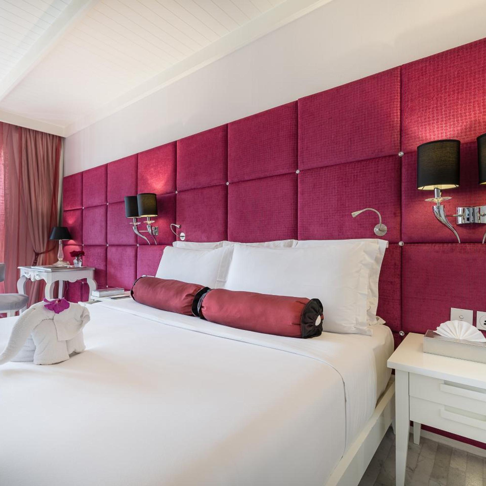 PREMIER, DELUXE, KING BED