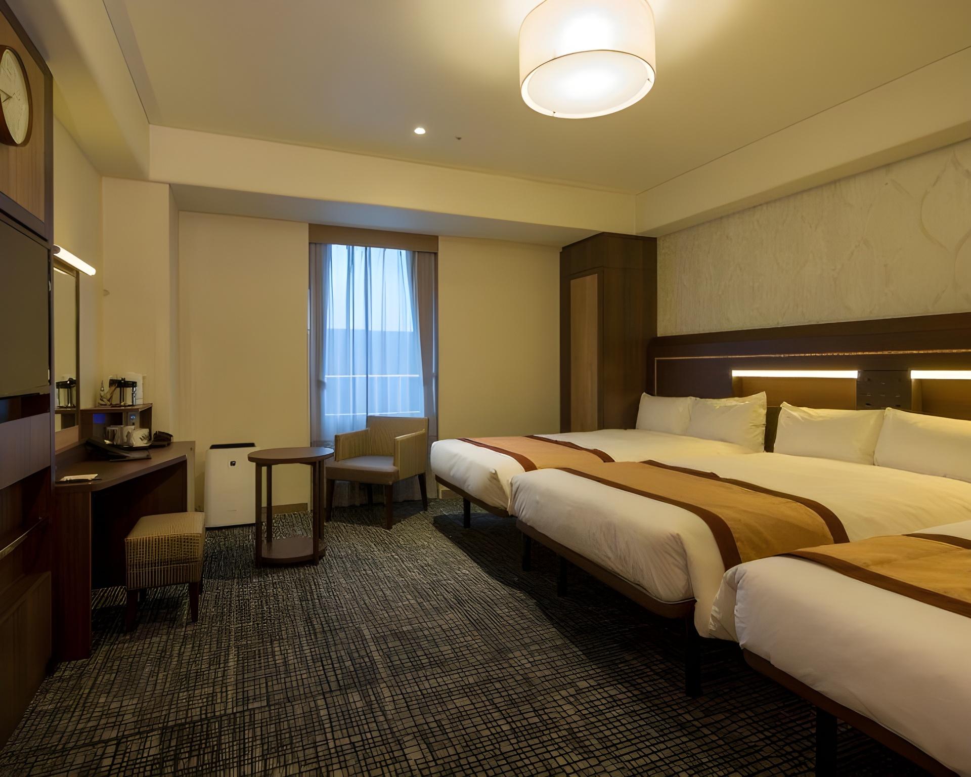 Moderate, Triple, 2 Double Beds